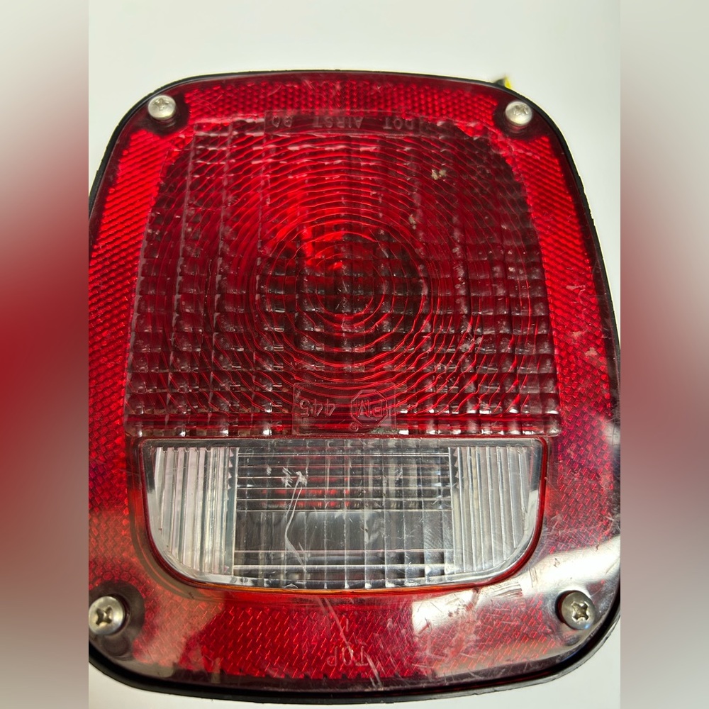 Peterson Manufacturing 442 UNIVERSAL 3 STUD Stop / Turn / Tail Light Lamp Untest